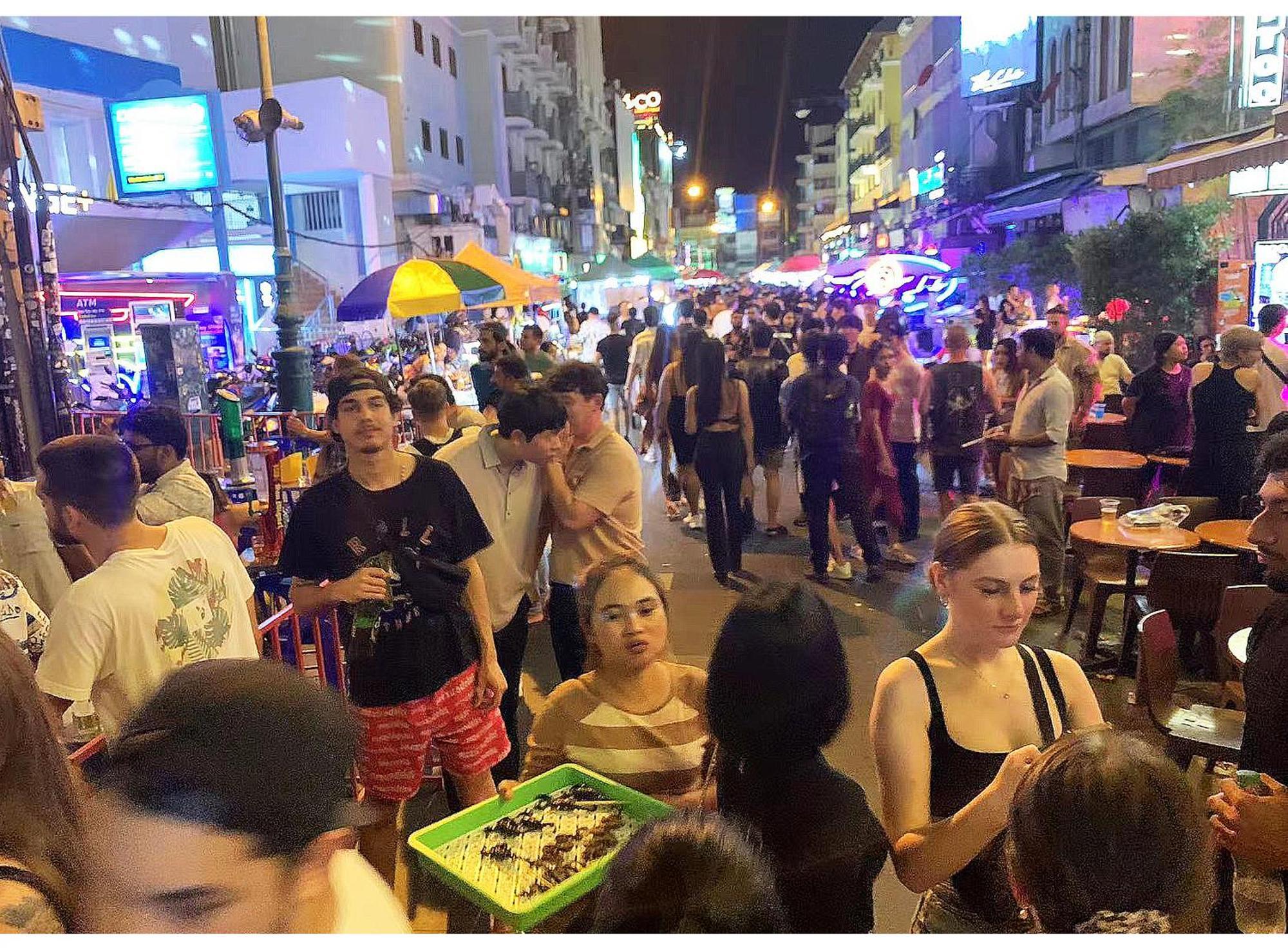 Susu Khaosan Hostel Bangkok Ngoại thất bức ảnh